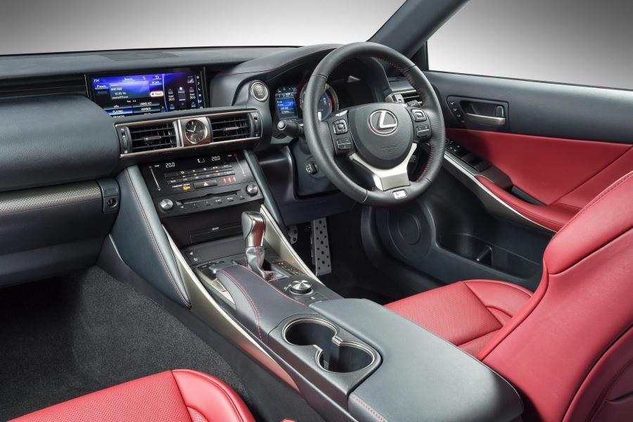 Интерьер Lexus IS350 F-Sport 2016 года  (ZA) (фото 6 из 26)